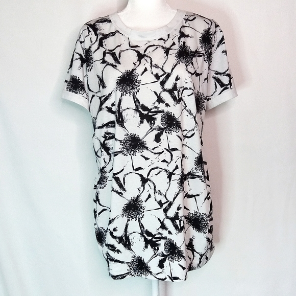 LuLaRoe Tops - lulaRoe Liv Tee  NWOT